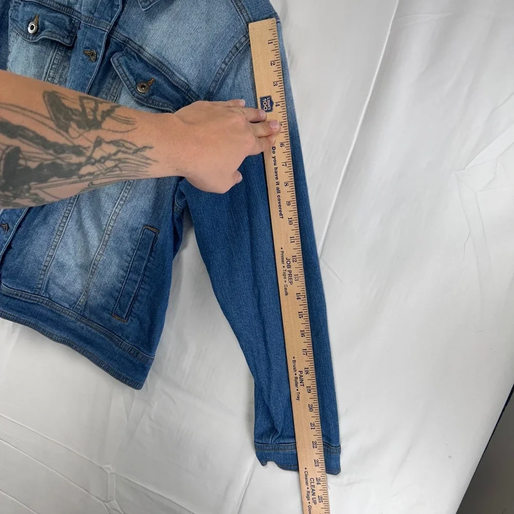 One World Denim Jacket Womens 1X Blue‎ Medium Wash Faded Button Front Trucker